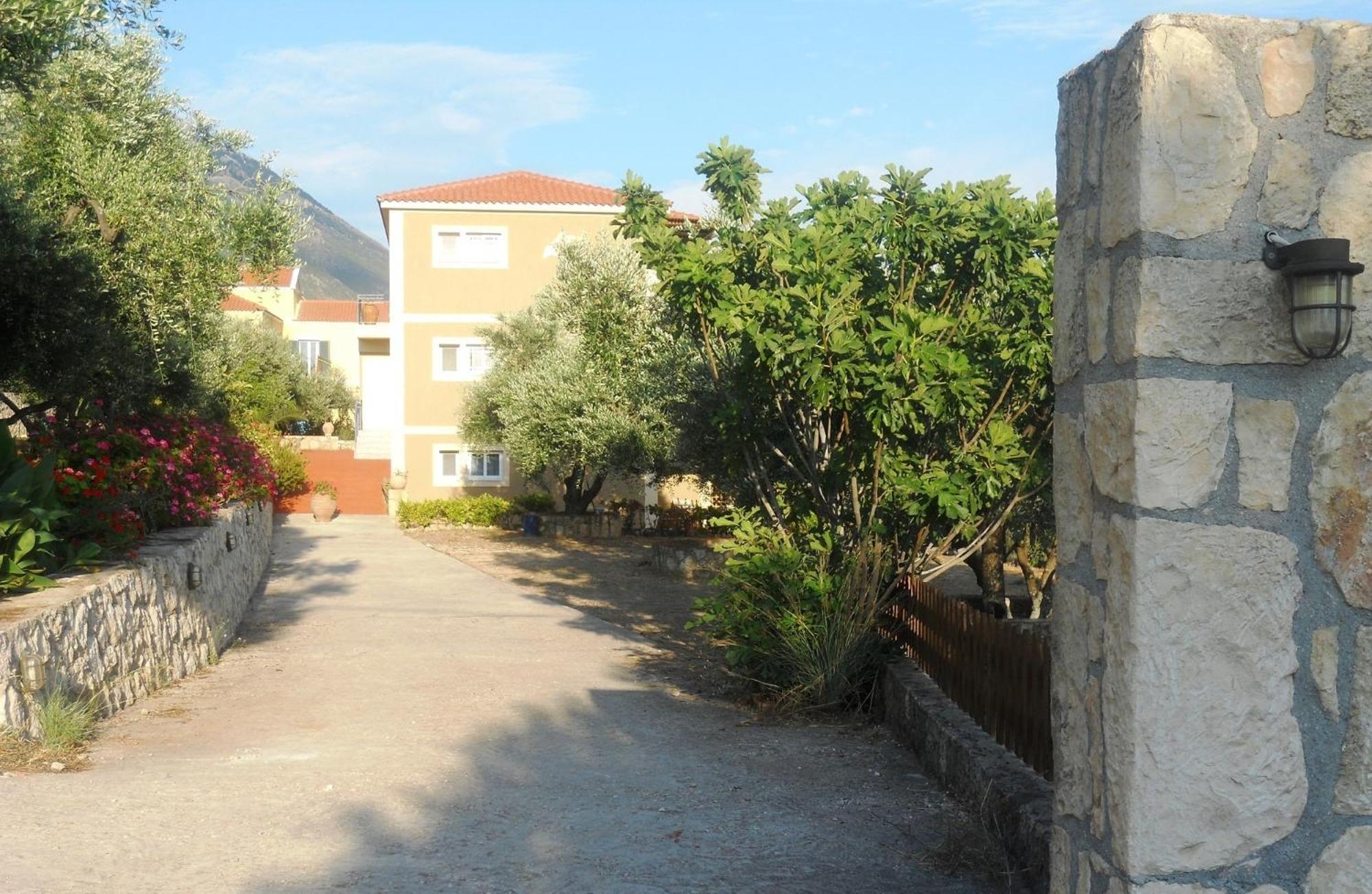 Delfinia Apartment Vlachata Bagian luar foto