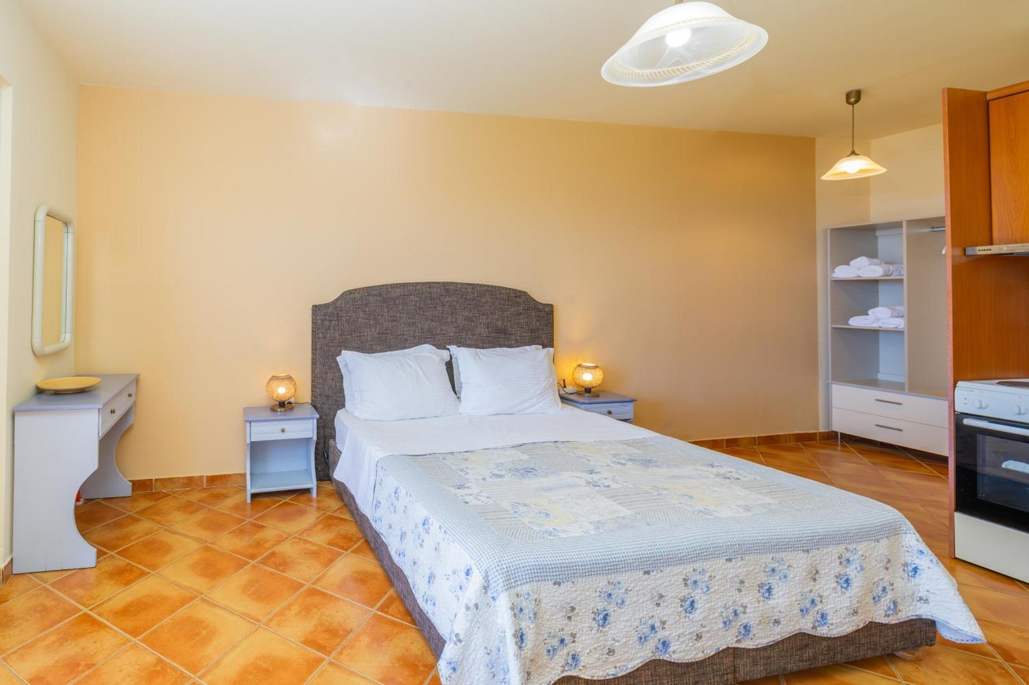 Delfinia Apartment Vlachata Bagian luar foto